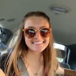 Meet your Posher, Nora